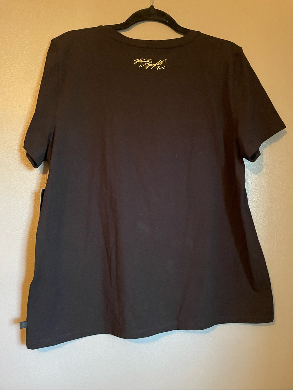 NWT Karl Lagerfeld Sz Large Women’s Black Gold Graphic Logo T-shirt Top Ret $59! - Picture 10 of 11